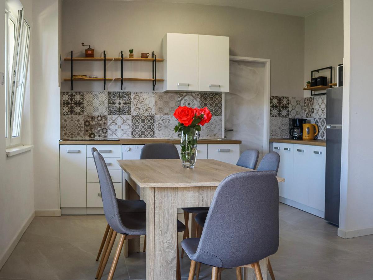 Apartmani Nana Mija Đảo Pag Ngoại thất bức ảnh